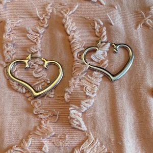 These earrings are so pretty